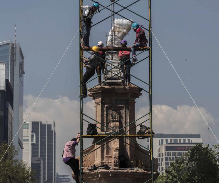 Develan nueva escultura en la Glorieta de la Mujeres