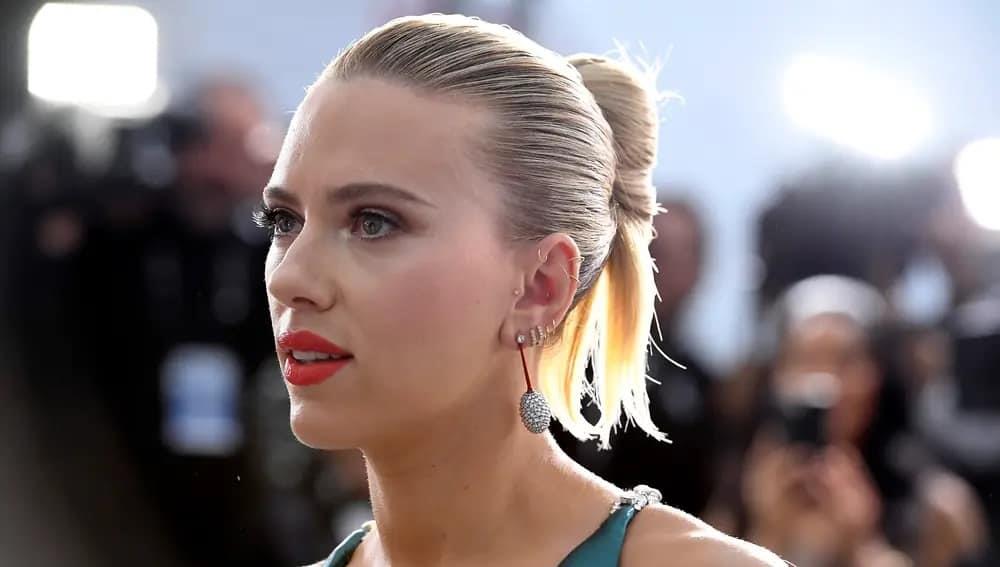 ¿Por qué Scarlett se oculta cuando está embarazada?