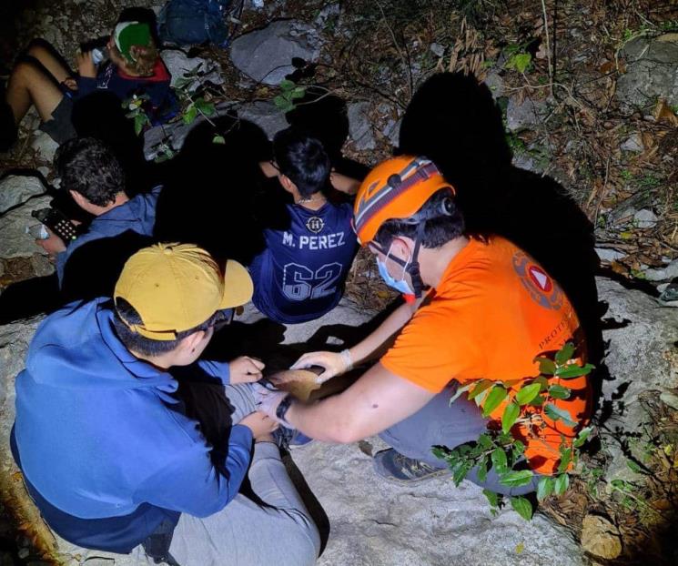Rescatan a cinco excursionistas en el Cerro de las Mitras