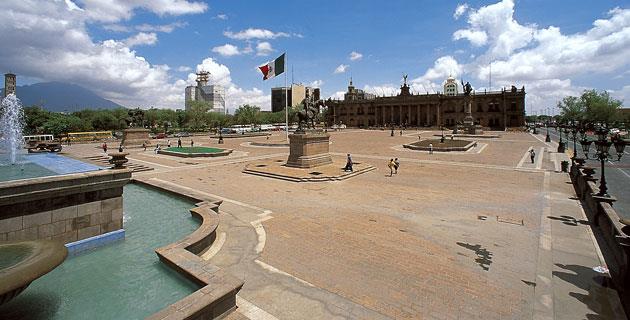 Proponen peatonales en calles aledañas a la Macroplaza