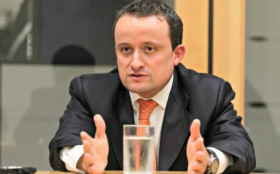 Diputados convocan a Mikel Arriola por riña