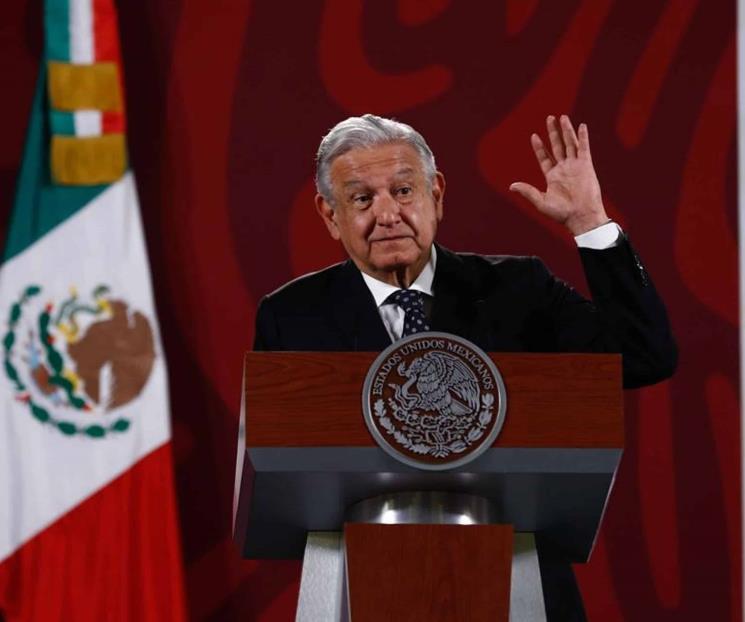 AMLO acusa a adversarios de comprar equipo para espiar