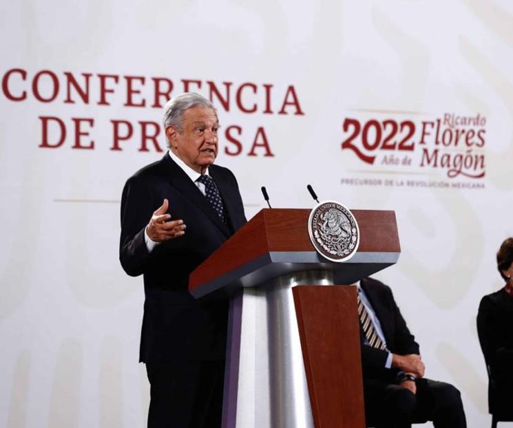 Soy lo que soy por mi mamá, asegura AMLO