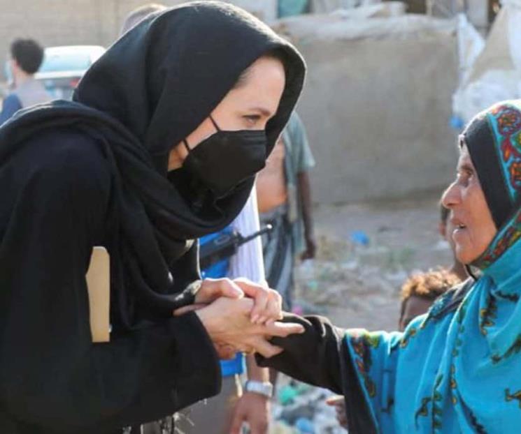 Llega Angelina a Yemen para ayudar a refugiados