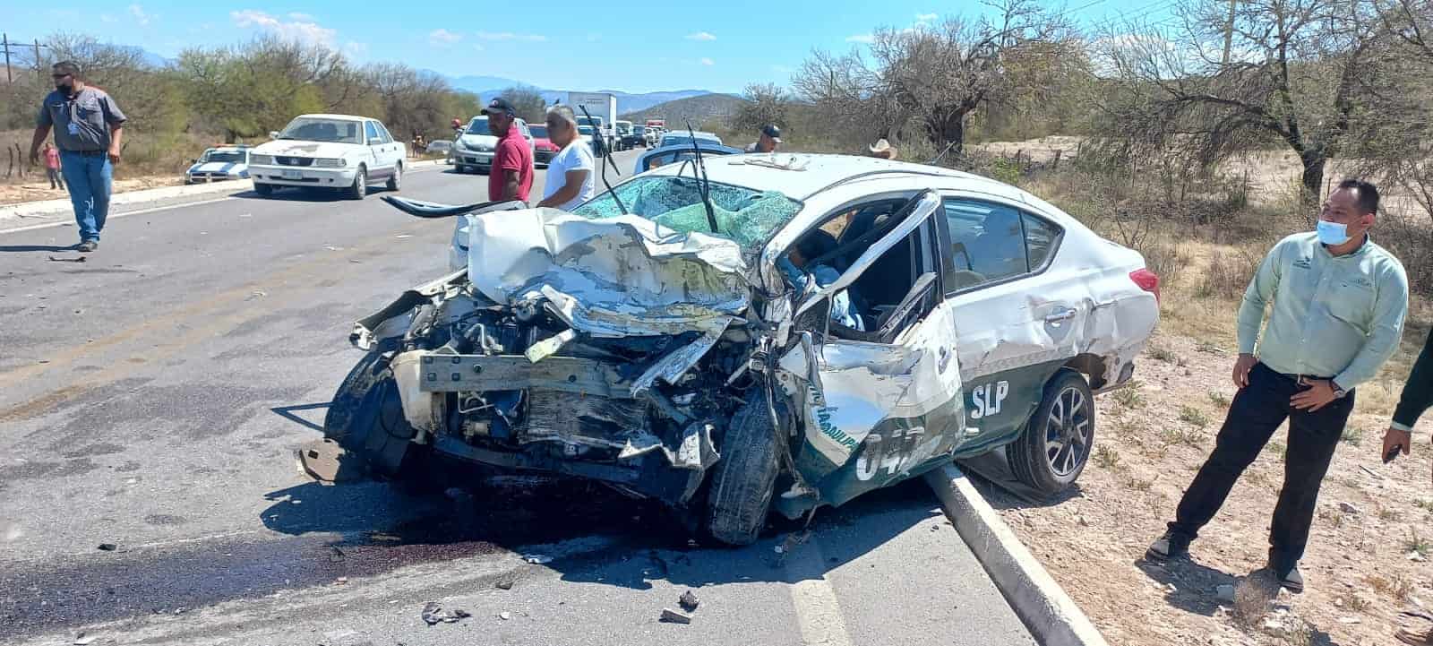Cinco personas sin vida y varios lesionados entre ellos dos menores de edad, fue el saldo que arrojó un accidente frontal