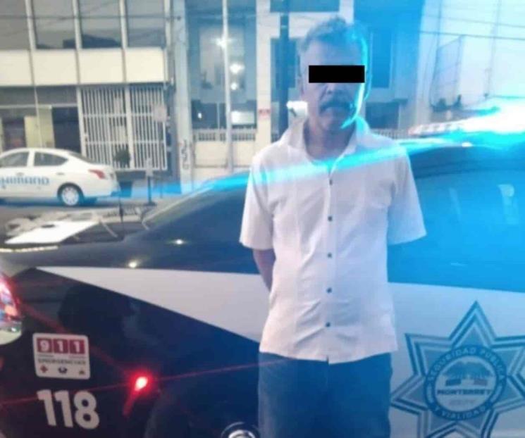 Conduce auto robado y es detenido
