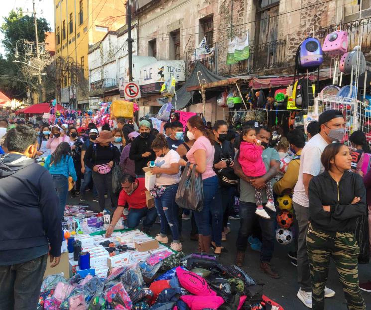 Mujeres que trabajan en informalidad ganan hasta 43% menos