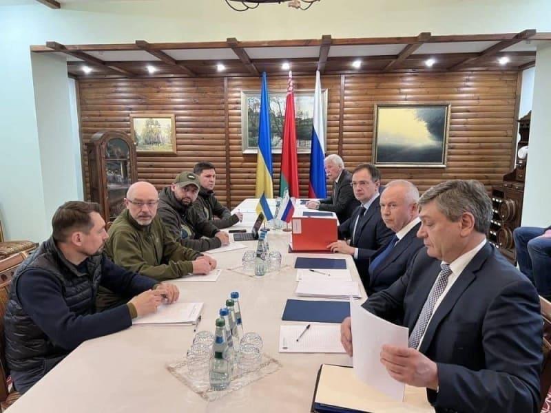 Termina con pequeños avances reunión entre Rusia y Ucrania