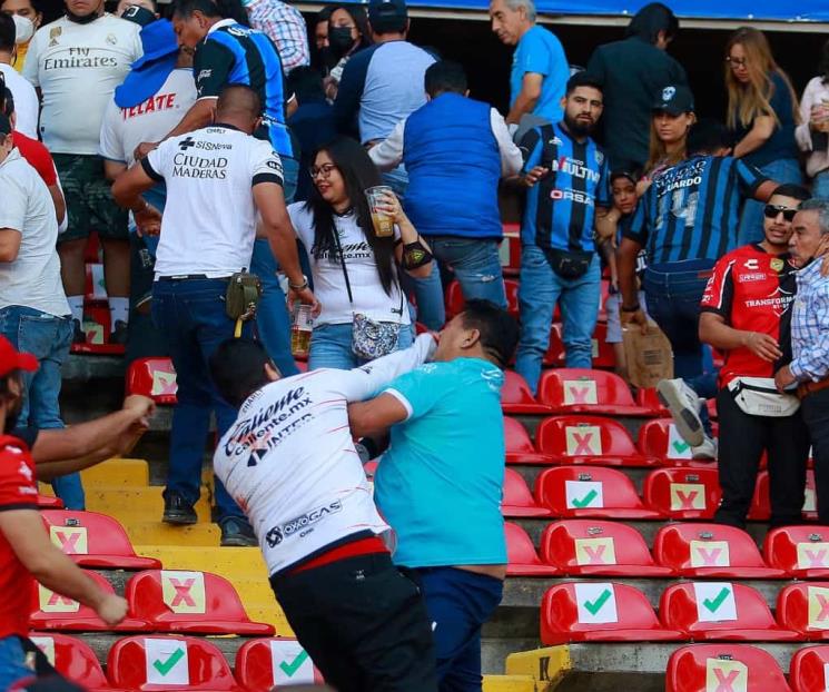 No desafilian a Gallos y afición amenaza con grito