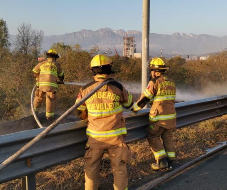 Se registra incendio en Río Santa Catarina