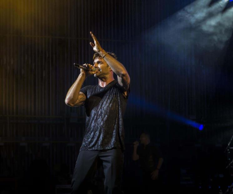 Ricky Martin retoma conciertos apoyando a las mujeres