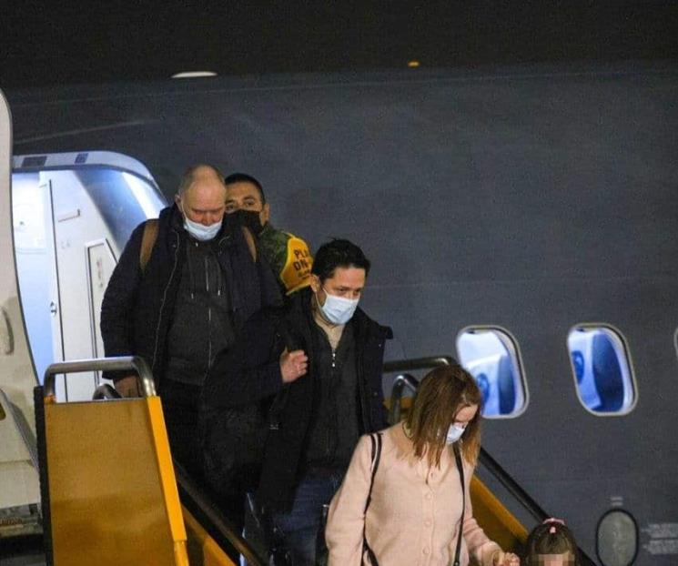 Irá otro avión a Rumania por mexicanos