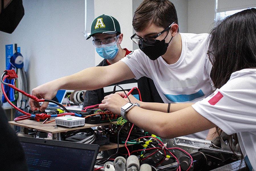 Equipo de robótica Cyberius construye estrategia para FIRST