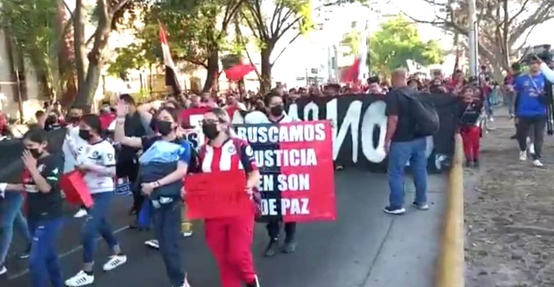 Marchan en Guadalajara tras violencia de Querétaro