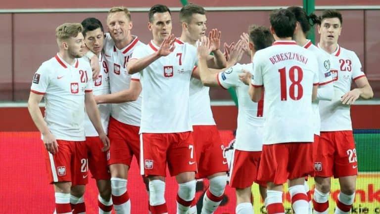 Polonia avanza en el repechaje