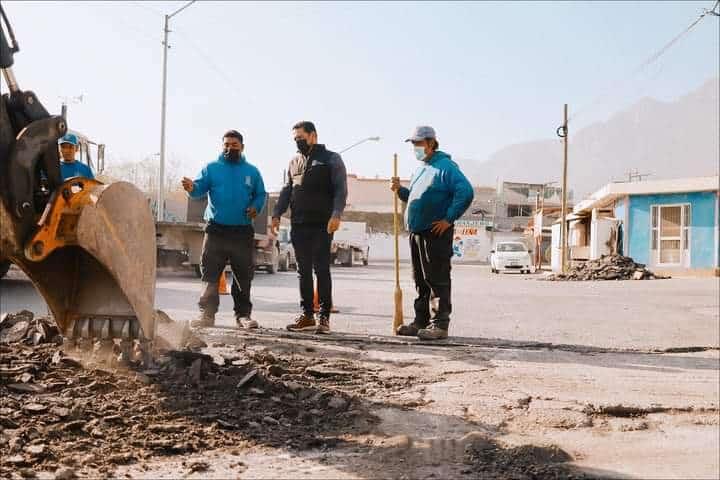 Arrecian en Santa labores para acabar con los baches