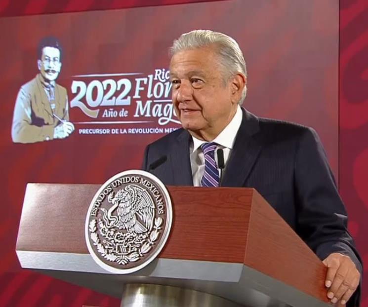 Señala AMLO a Azucena Uresti por contratación en Latinus