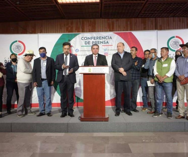 Desplazados exigen juicio político contra David Monreal