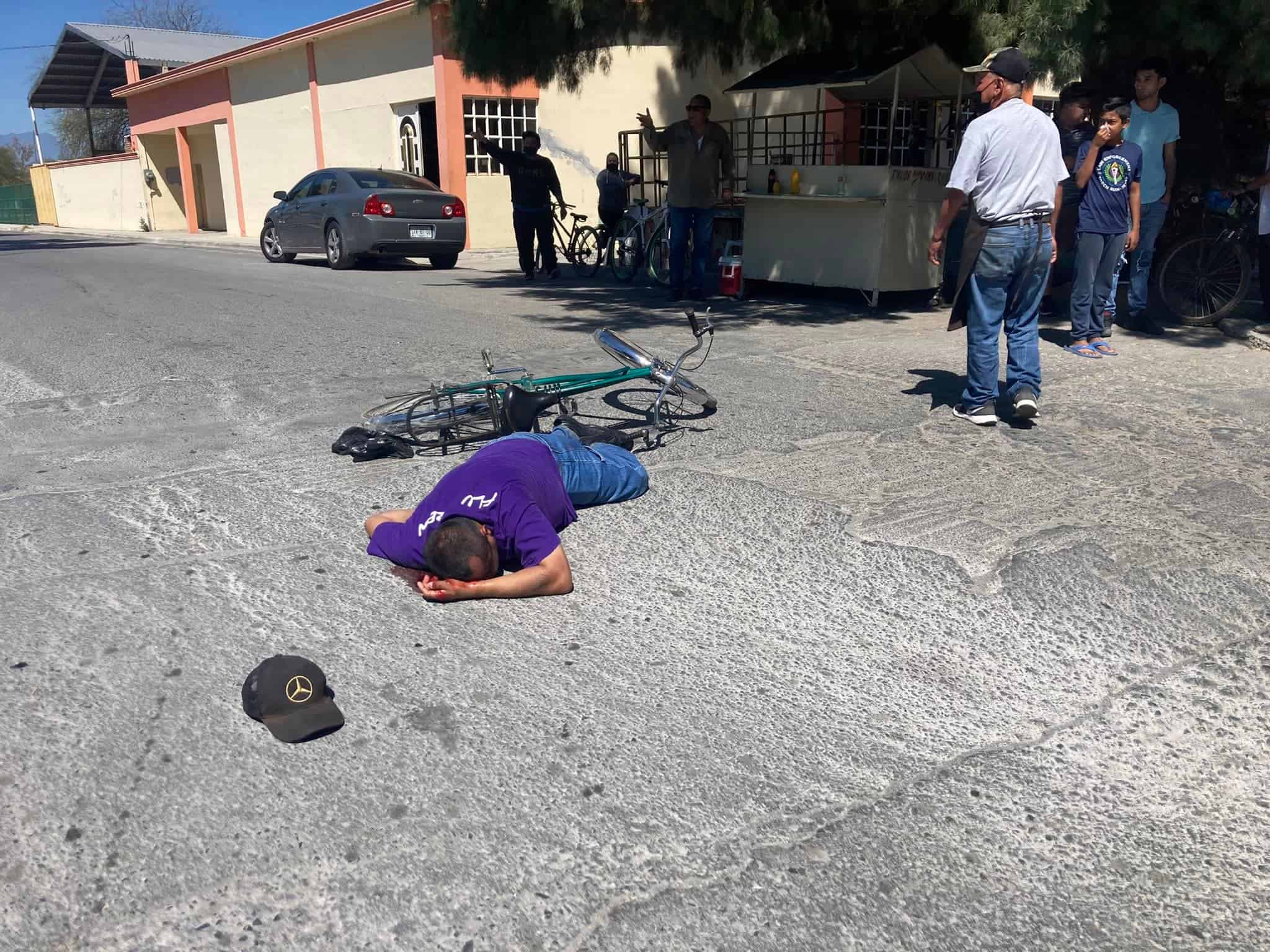 Un hombre se encuentra en estado grave, después de desplomarse de una bicicleta