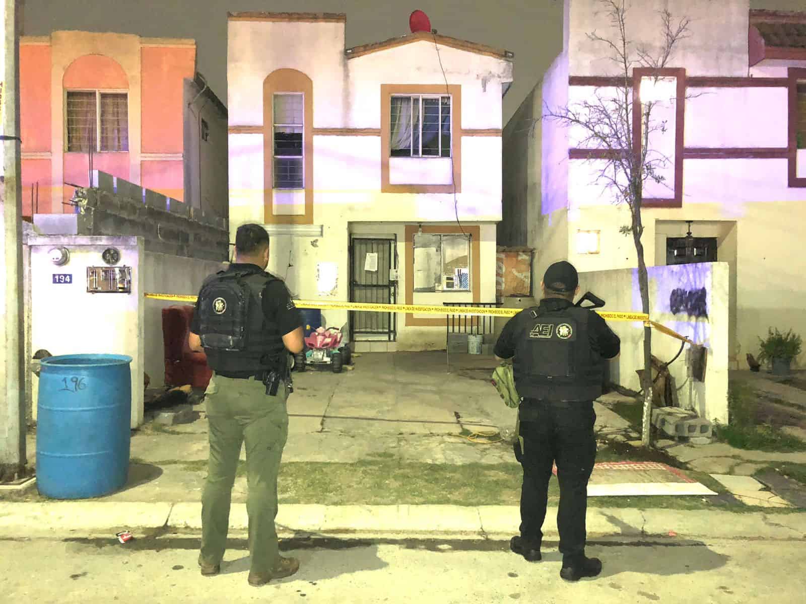 Una persona detenida y el aseguramiento de un arma larga hechiza, así como droga y una radio frecuencia, fue el resultado de dos cateos