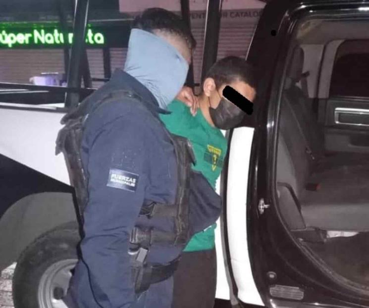 Detienen a menor por robar en plaza tecnológica
