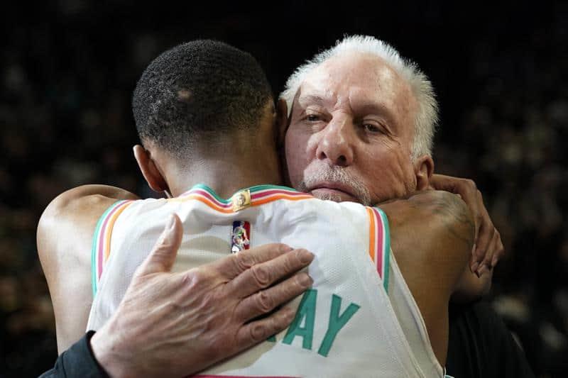 Popovich rompe récord de triunfos de la NBA