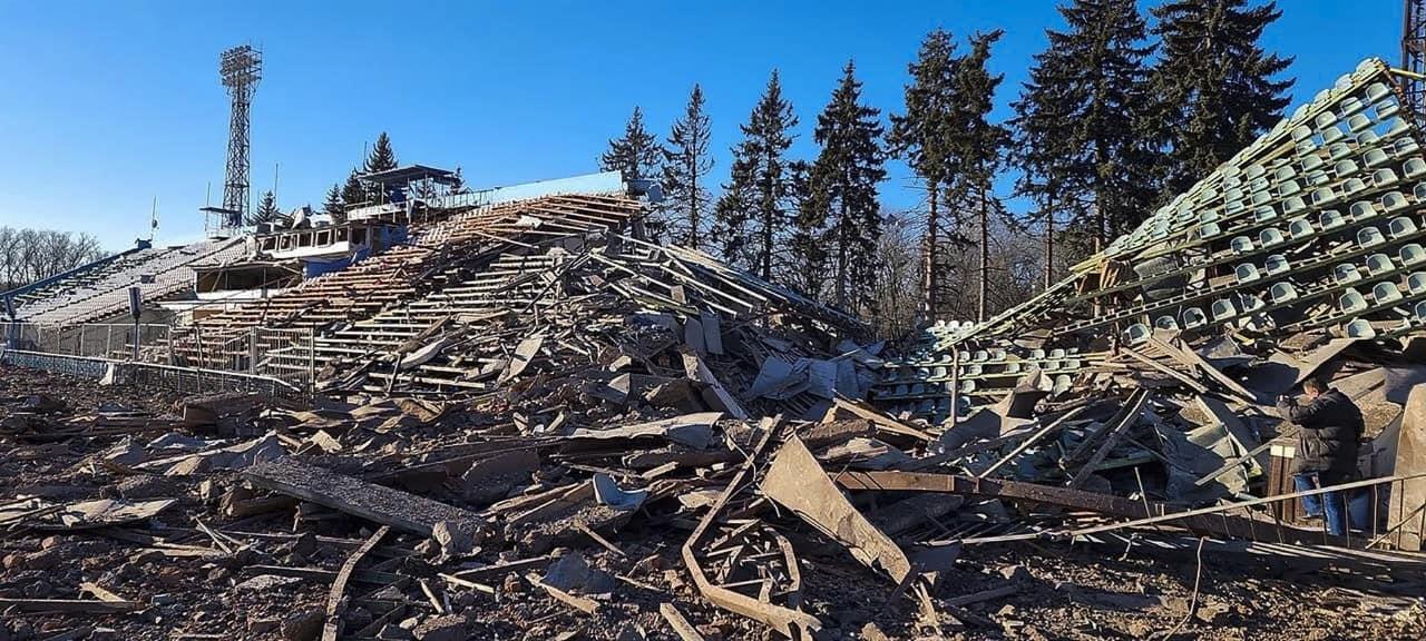 Bombardean y destruyen los rusos estadio ucraniano