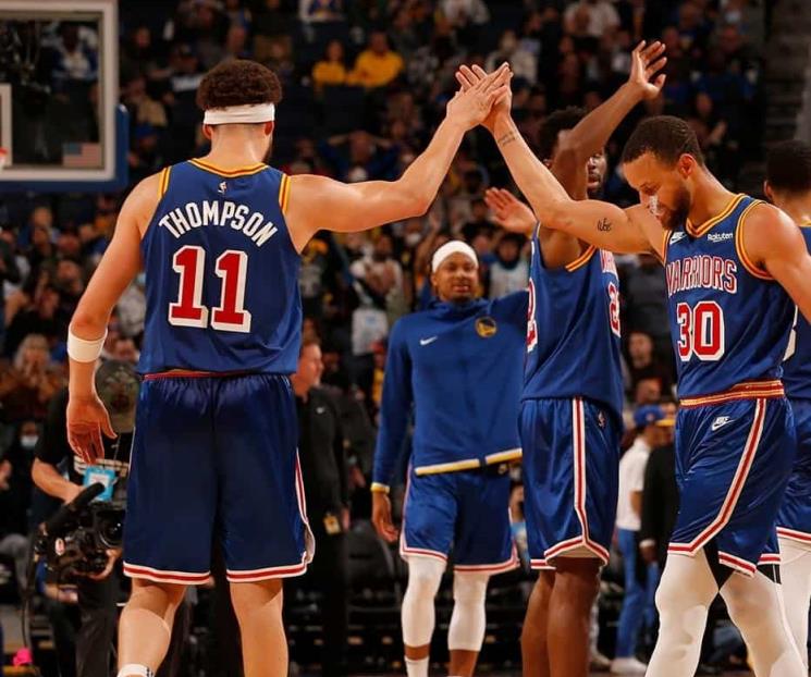 Vence Golden State al campeón Milwaukee