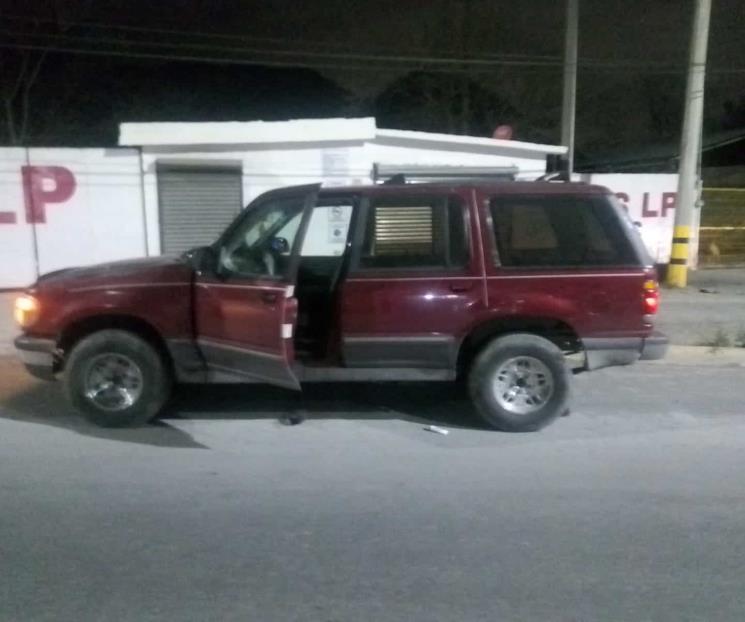 Viaja en auto robado, trata de huir y lo arrestan