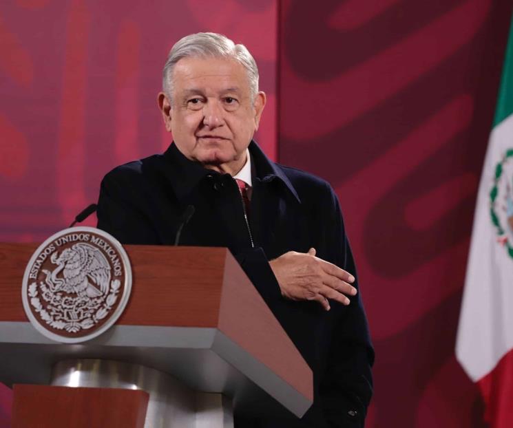 Celebra AMLO precio bajo de gasolina
