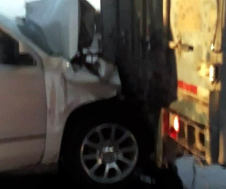 Estrella camioneta contra tráiler