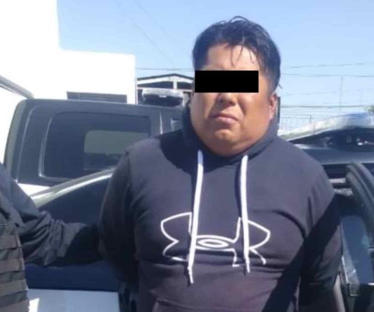 Maneja auto robado y es detenido