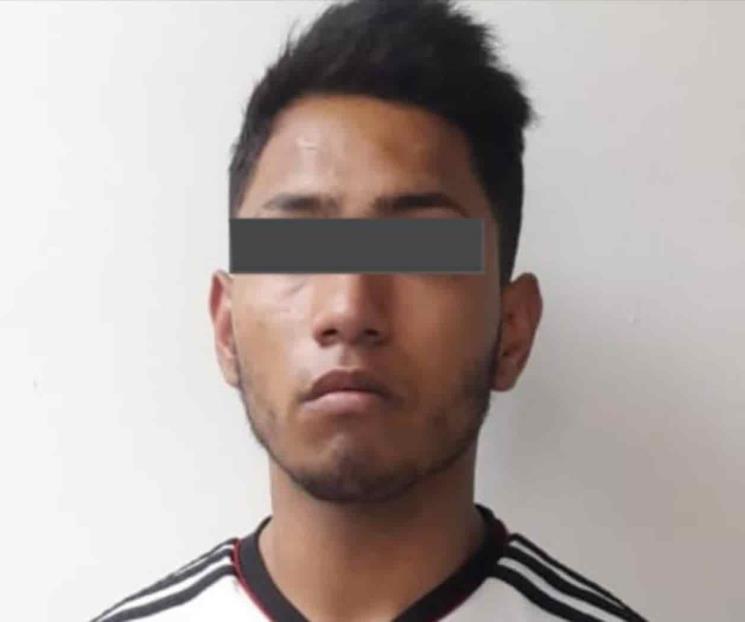 Notifican a reo de orden de aprehensión