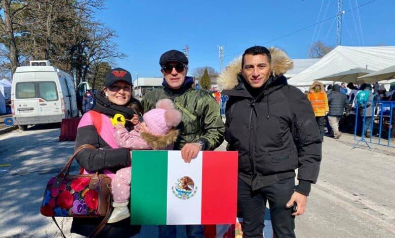 Recorre una mexicana Ucrania para ser repatriada con su bebé