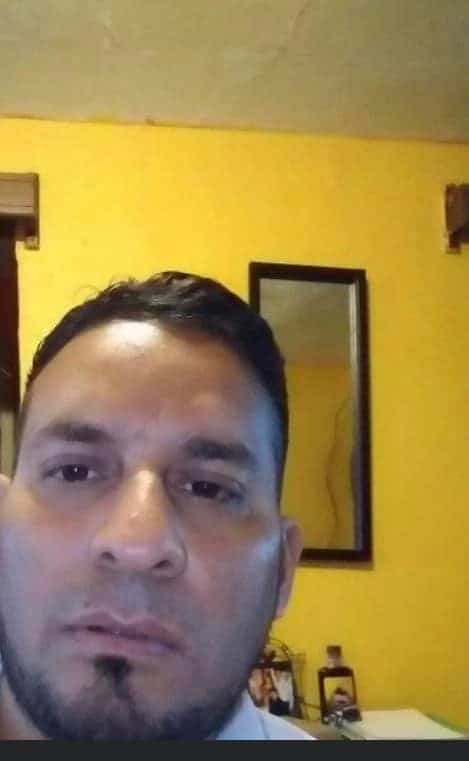 Un trabajador de una empresa especializada en plataformas de acero ubicada en el municipio de Linares, murió al desplomarse de una altura de seis metros