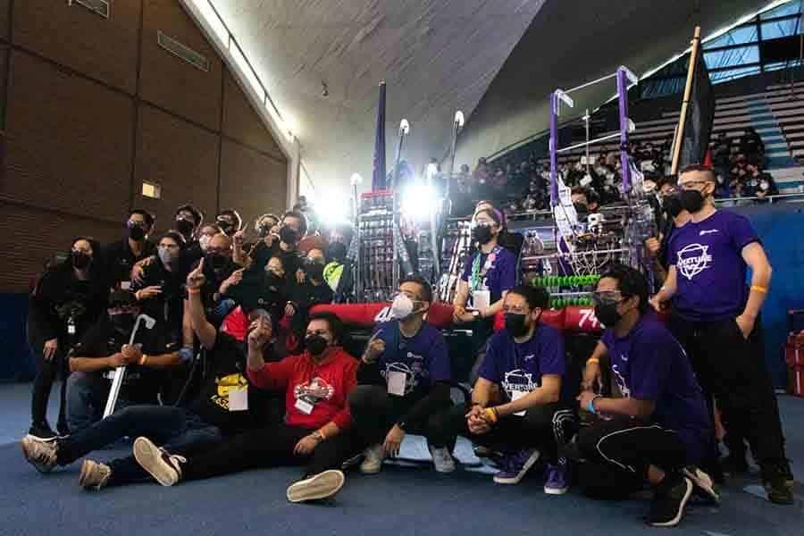Botbusters y Overture triunfan en regional de FIRST