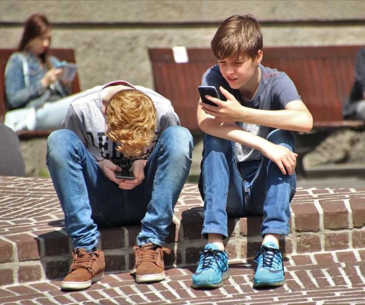 Más de la mitad de los mexicanos juega diario en su celular