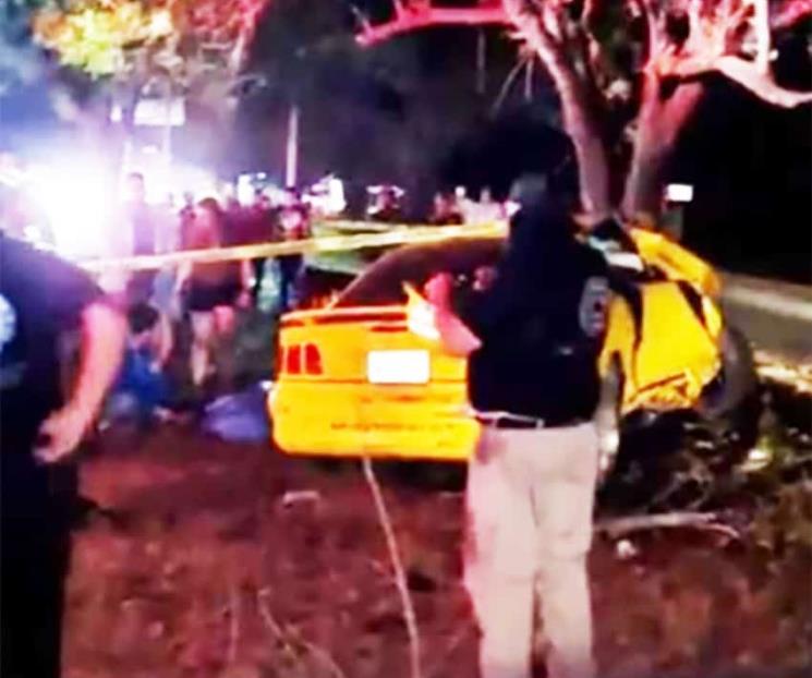Estrella auto contra árbol y pierde la vida