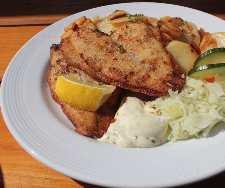 Prepara filetes de pescado empanizado sin usar aceite