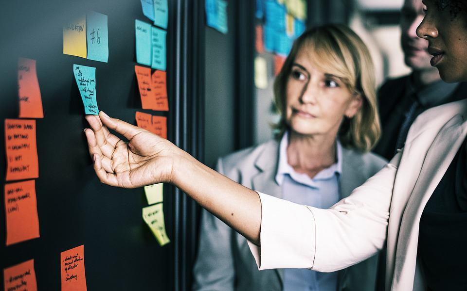 Tecnológicas y banca, con más equidad: Manpower