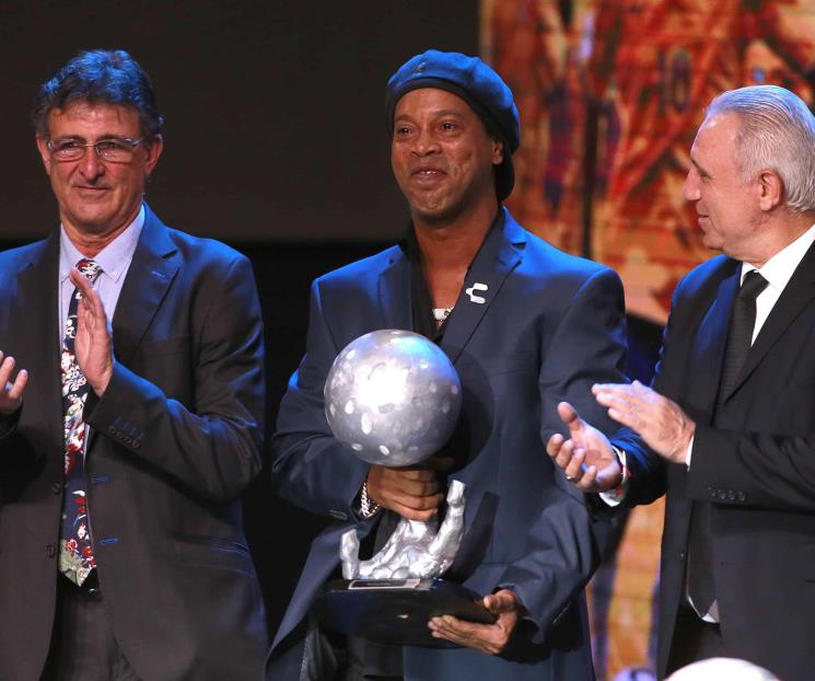 Ronaldinho ya es inmortal Ronaldinho ya es inmortal