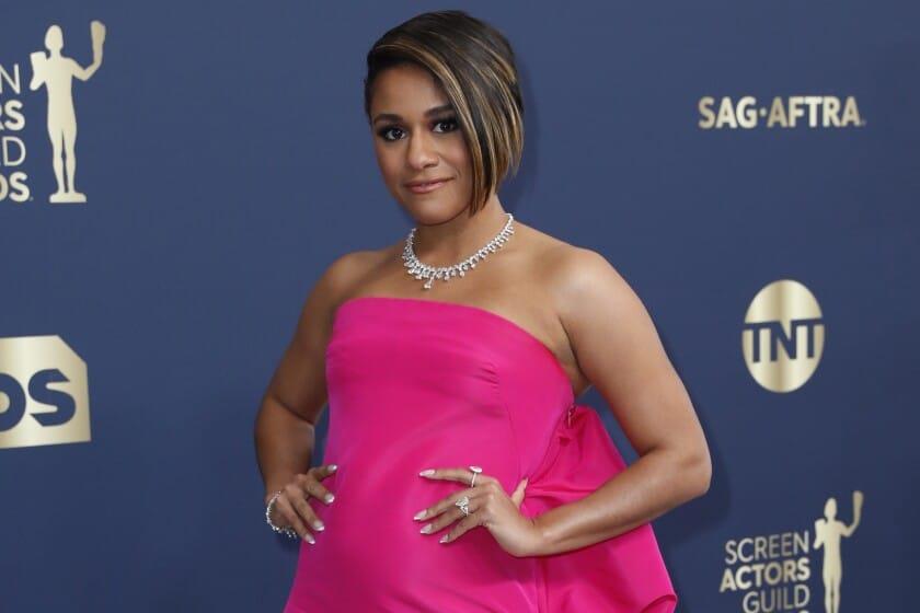 DeBose mantiene los pies en la tierra