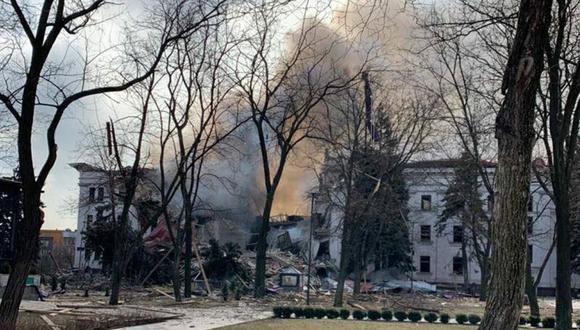 Rusia destruye teatro donde se refugiaban ucranianos