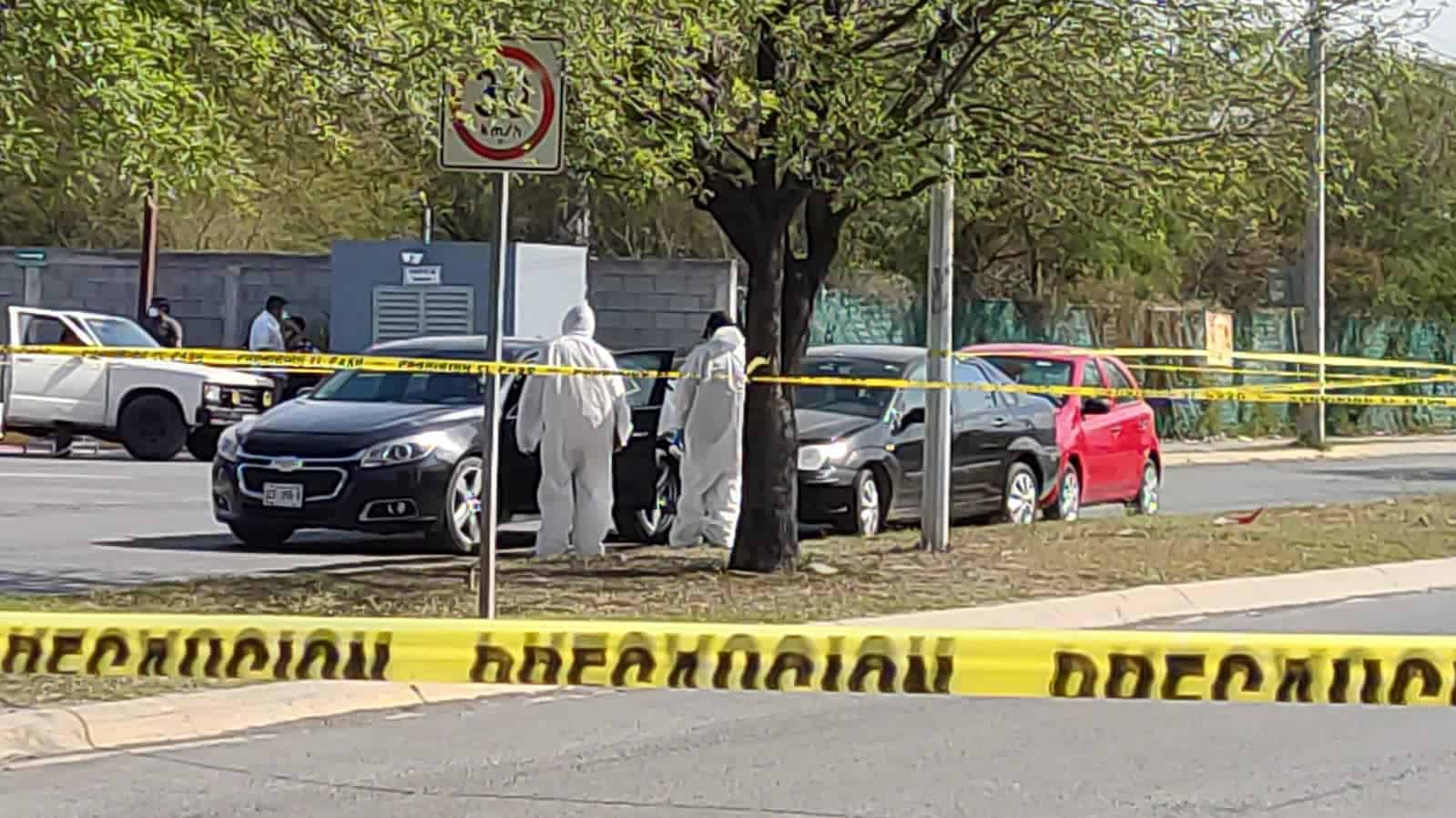 Desde una camioneta en marcha, un joven fue asesinado cuando viajaba en su automóvil