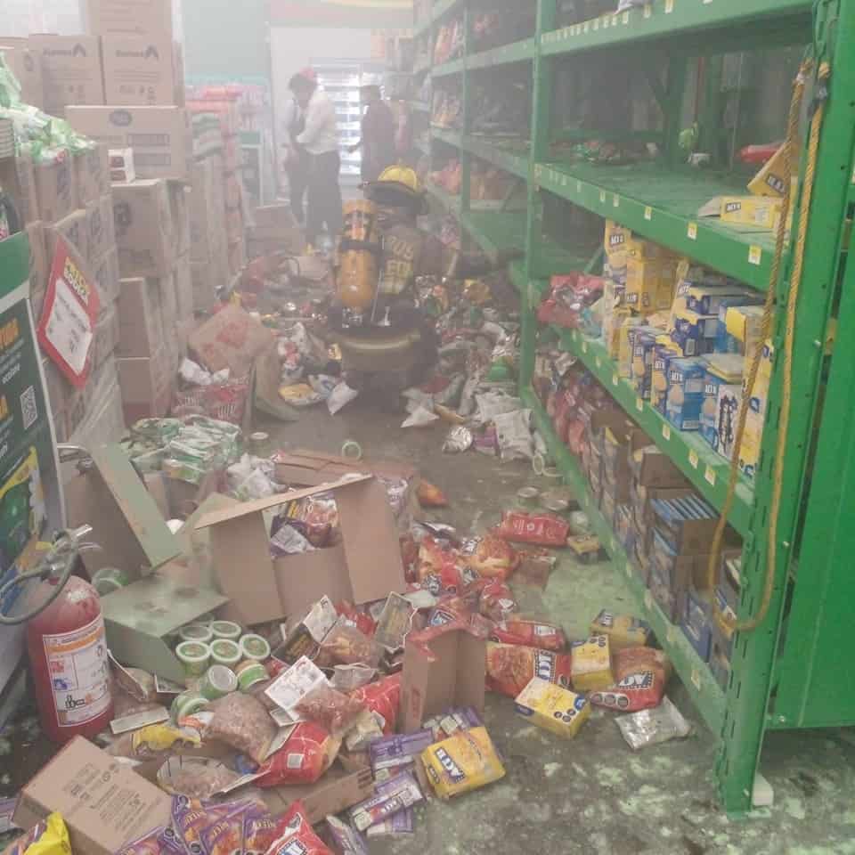 Reportarse el incendio de sucursal de Bodega Aurrera en Apodaca