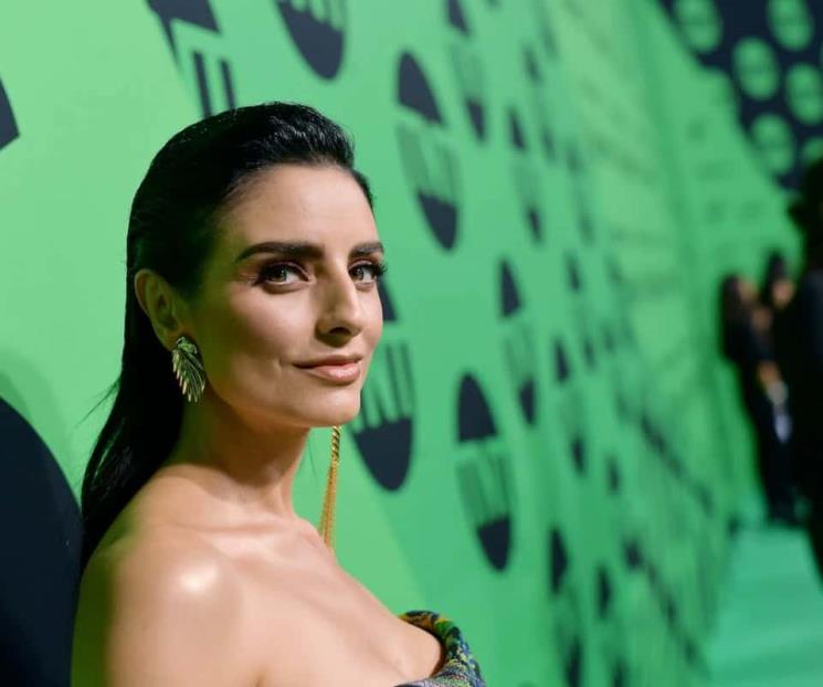 Aislinn Derbez le hace un reclamo a su papá