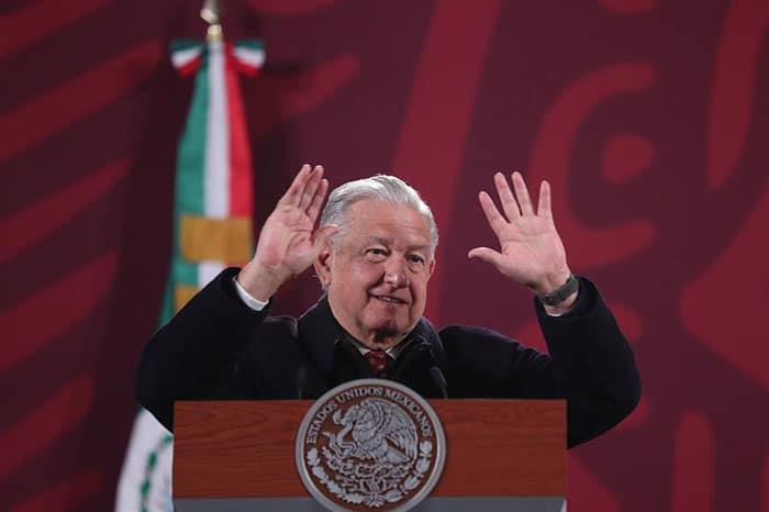 AMLO violó la ley al hacer propaganda en tiempo prohibido