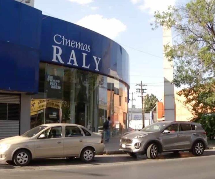 Asustan gritos a asaltante en cine