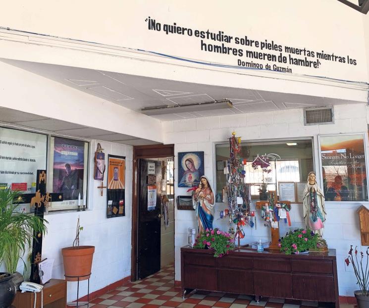 Huyen por amenazas del crimen organizado