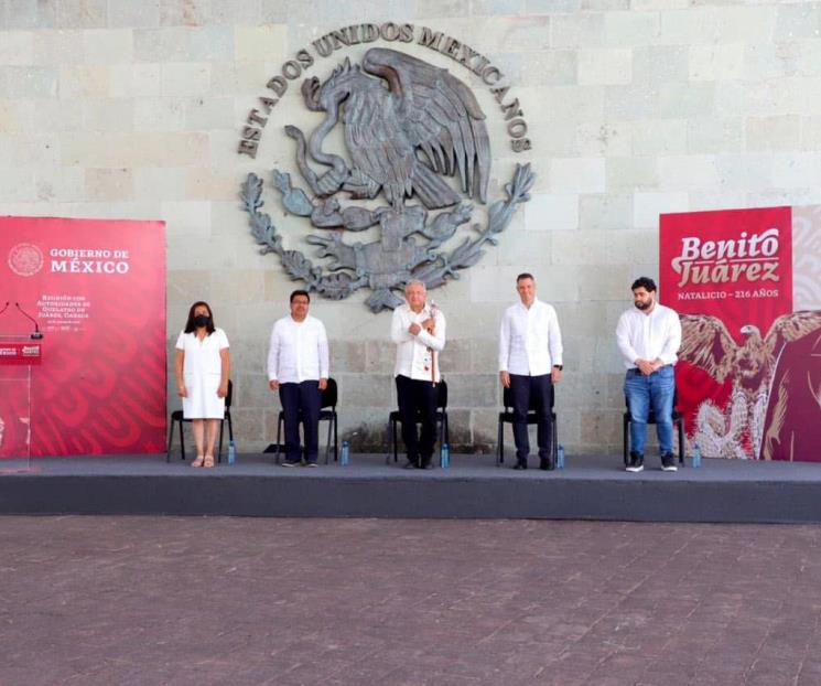 AMLO asegura conservadores le harán lo que viento a Juárez